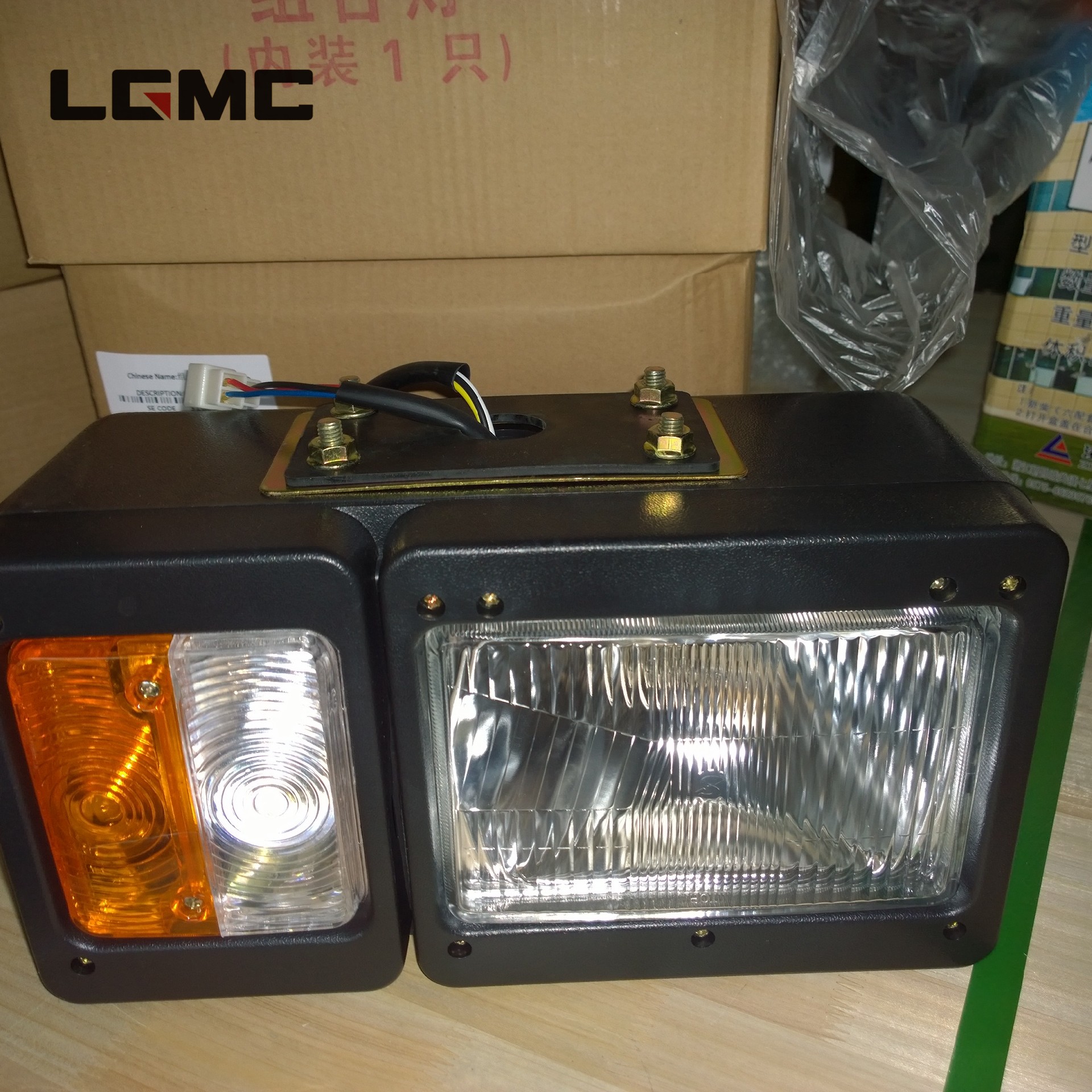 32B0098	LGZHD2G-L	Combined headlight left