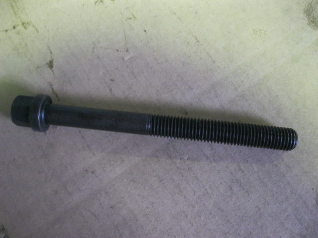 SP101276	D02A-107-30+A	Cylinder head long bolt