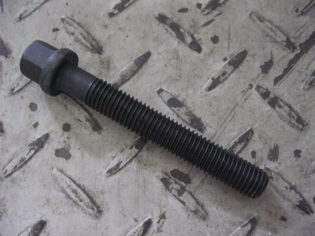 SP101277	D02A-108-30+A	Cylinder head short bolt