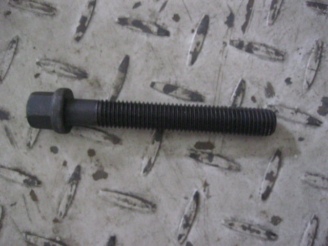 SP101277	D02A-108-30+A	Cylinder head short bolt