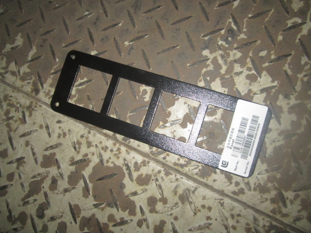 10A2081		Right armrest box rear panel