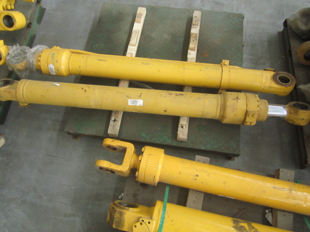 10C0103	10C0103	Left boom cylinder B6365-73100