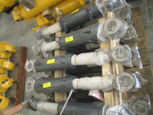 10C0290		Bulldozer cylinders; fittings