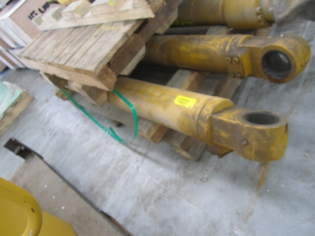 10C0291		Left boom cylinder