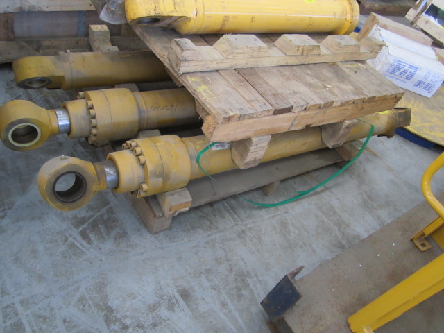 10C0291		Left boom cylinder