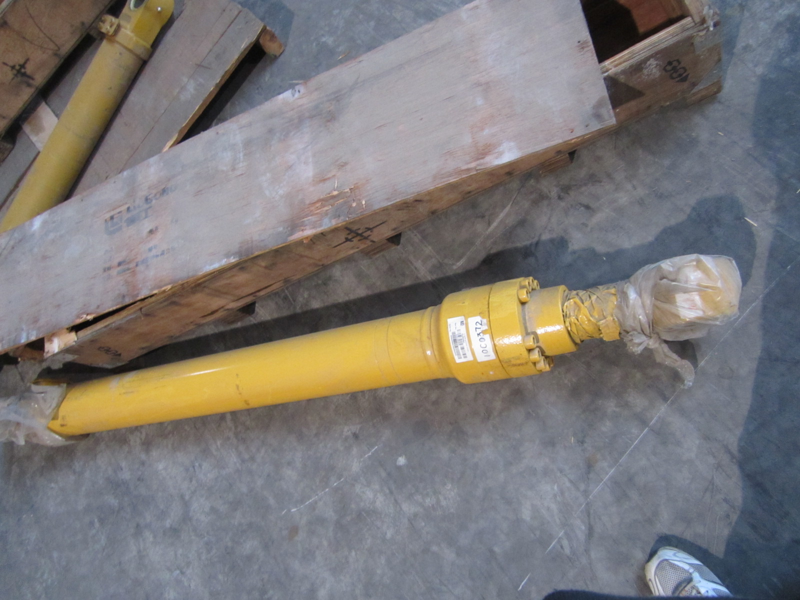 10C0372		Left boom oil B6385-23500