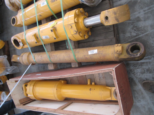 10C0375		Bucket cylinder B6385-23700