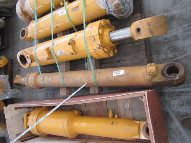 10C0375		Bucket cylinder B6385-23700