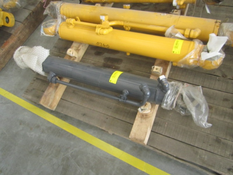 10C0422		Boom deflection cylinder assembly