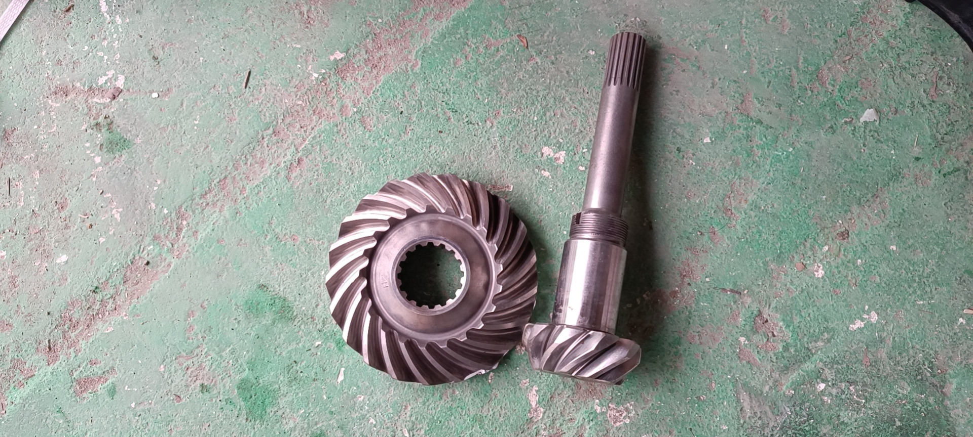 YQX30-0900 		Spiral bevel gear assy