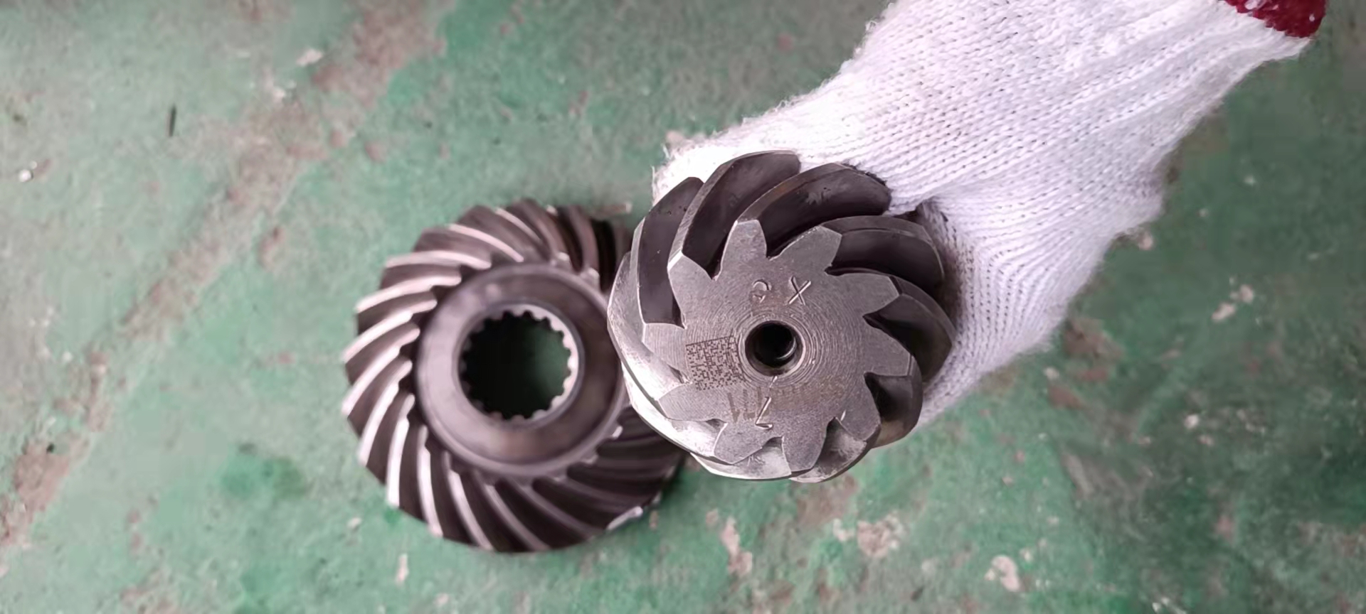 YQX30-0900 		Spiral bevel gear assy