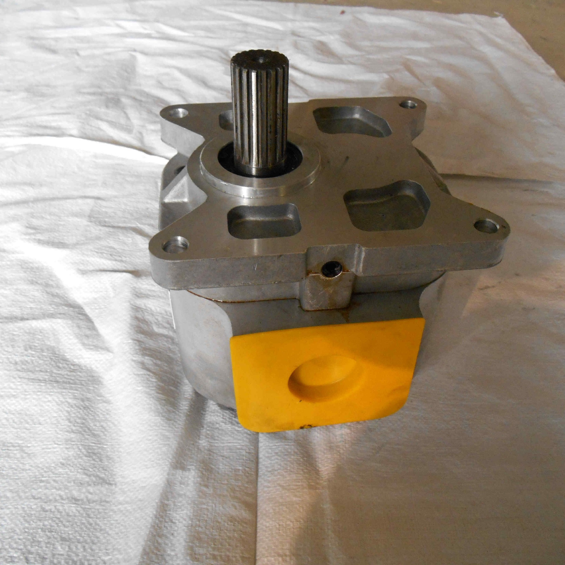 16Y-61-01000 		Working Pump SDH