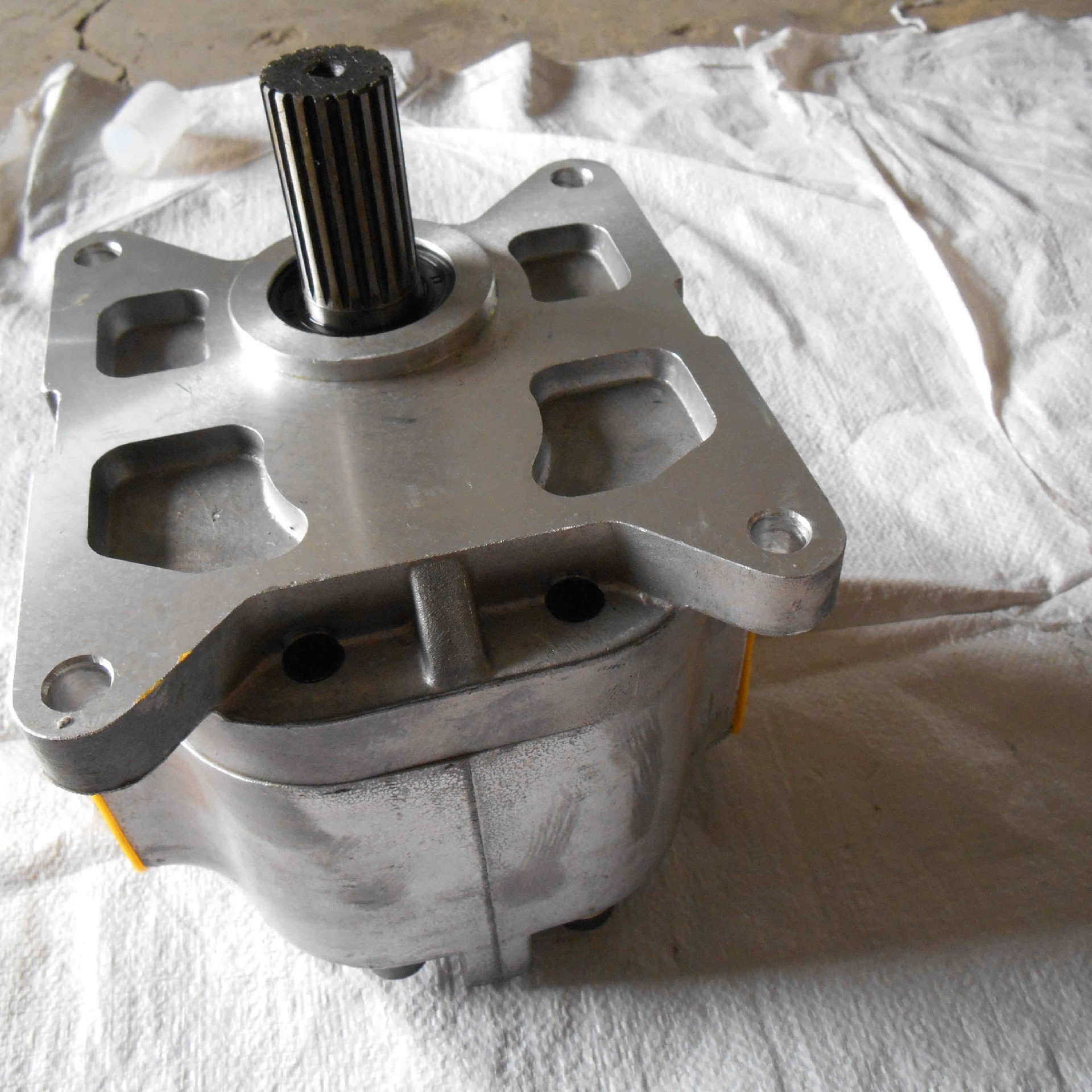 16Y-61-01000 		Working Pump SDH