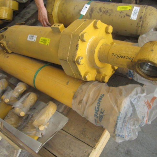 10C0013X0		bucket cylinder