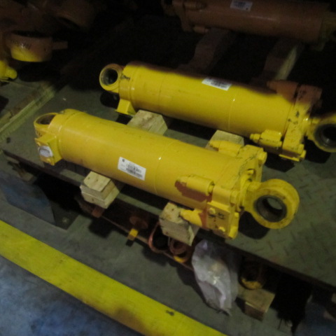 10C0033X0		Loading and unloading fork cylinders