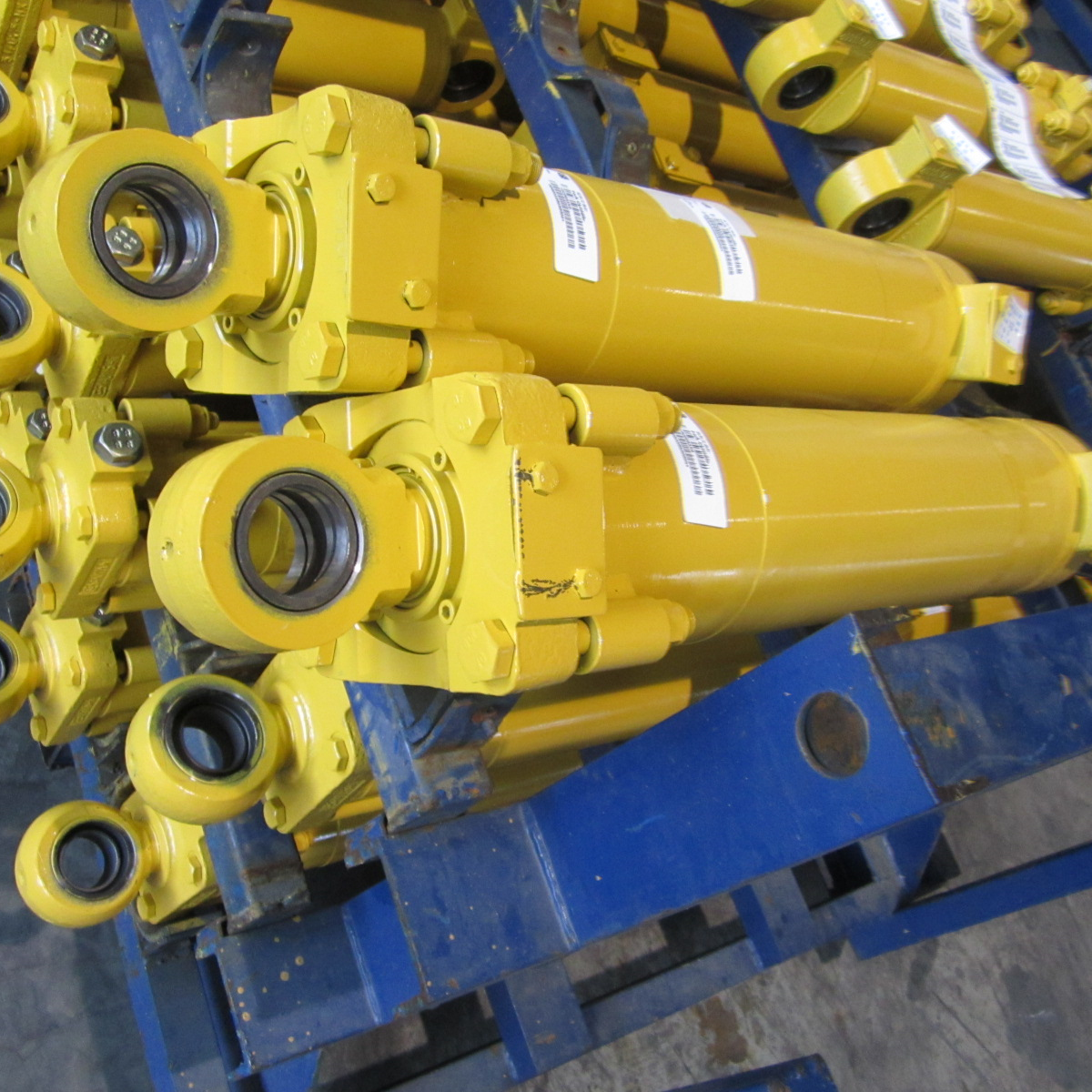 10C0053X0		Loading and unloading fork cylinders