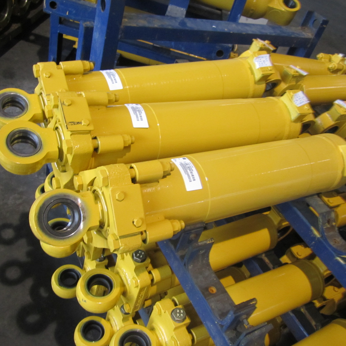 10C0053X0		Loading and unloading fork cylinders