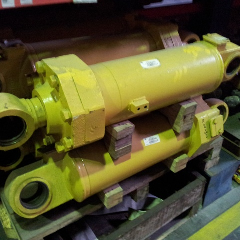 10C0208X0		bucket cylinder