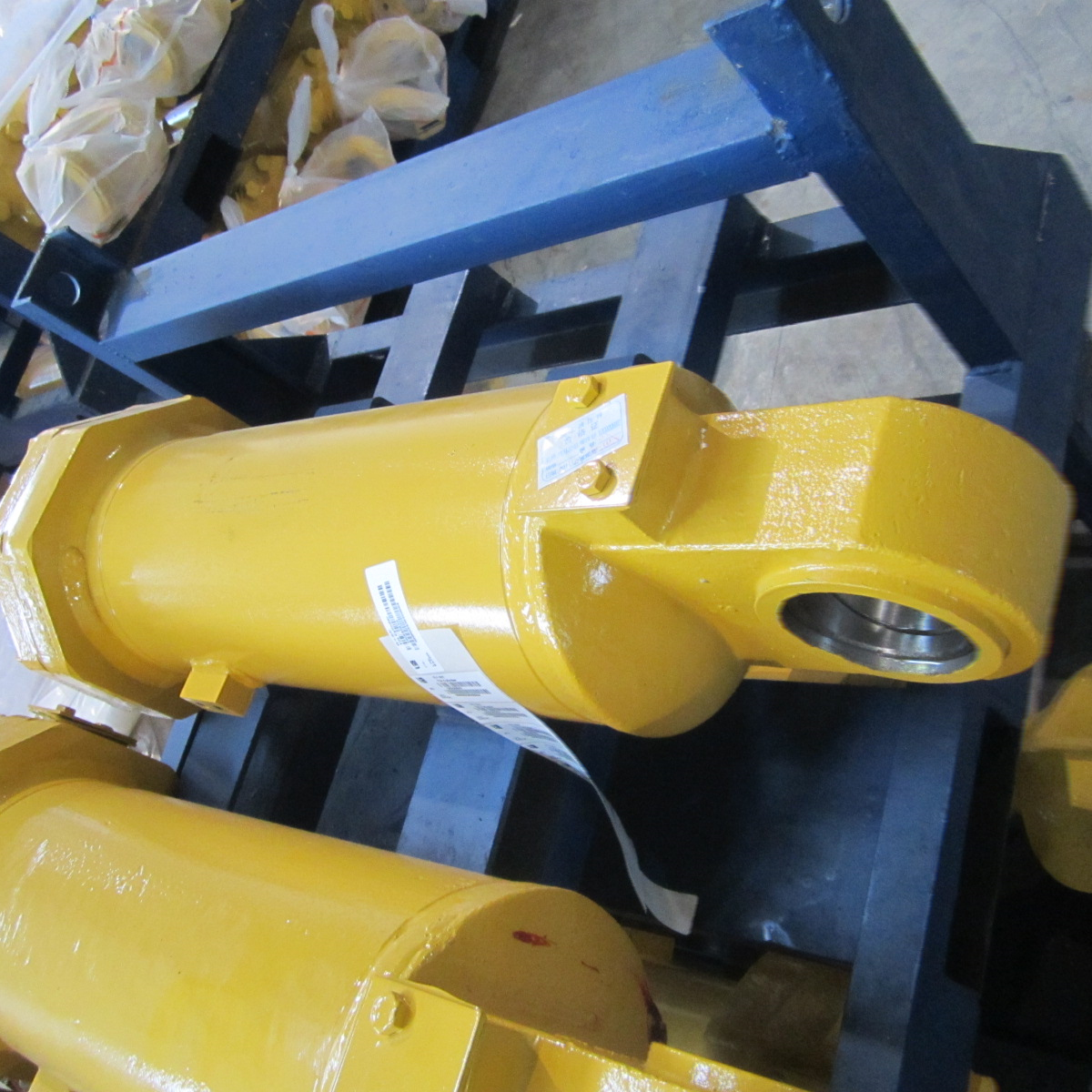 10C0208X0		bucket cylinder