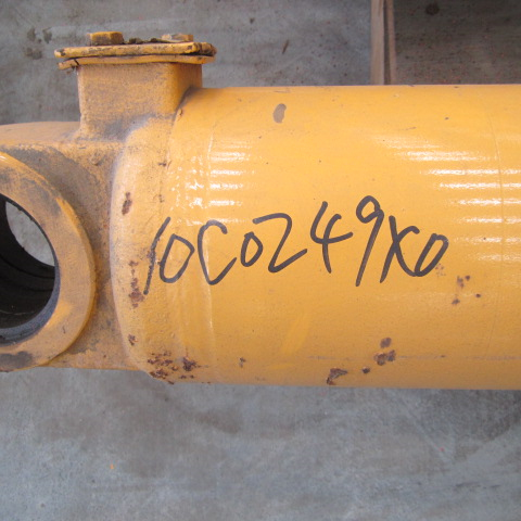 10C0249X0		Left boom cylinder