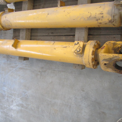 10C0249X0		Left boom cylinder