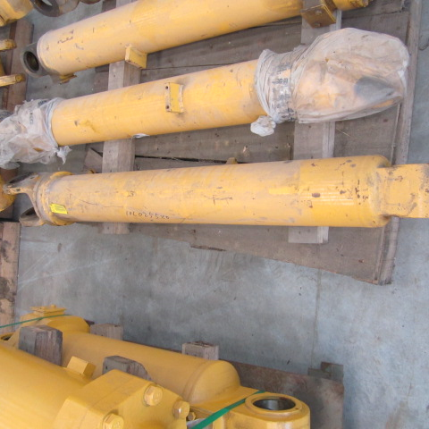 10C0255X0		Right boom cylinder