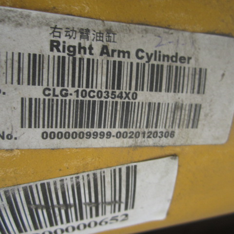 10C0354X0		Right boom cylinder; fittings