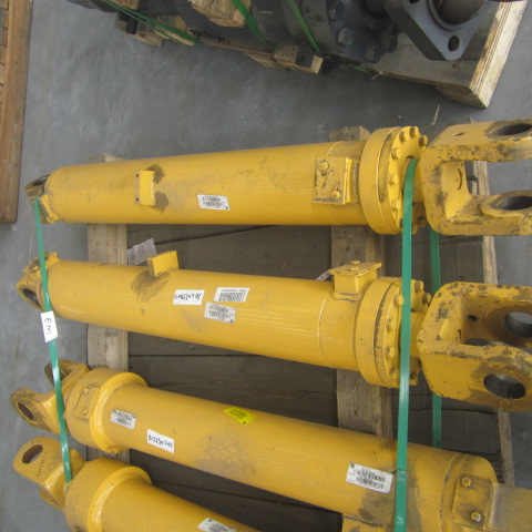 10C0354X0		Right boom cylinder; fittings