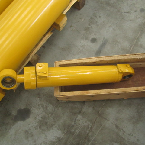 10C0418		Loading and unloading fork cylinders; fittings