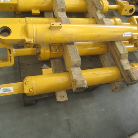 10C0446X0		Right turn bucket cylinder; fittings