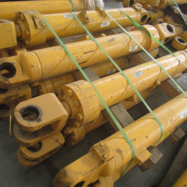 10C0466X0		Right boom cylinder; fittings