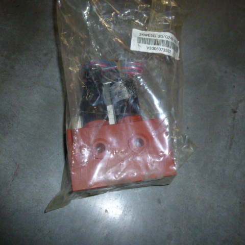 12C0672		Solenoid valve 2KWE5G-20/G24N-201