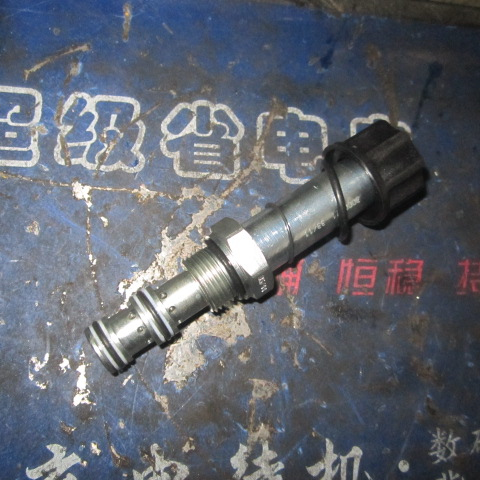 12C1135		Solenoid directional valve; fittings