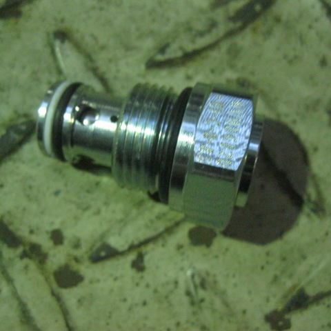 12C1137	3196992	one-way valve; fitting