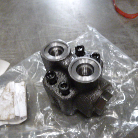 12C1349	VZ02360-2262	Locking selector valve; assembly