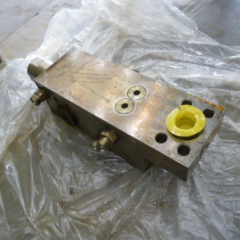 12C2507	FYY78-WX	Load holding valve; ASSY